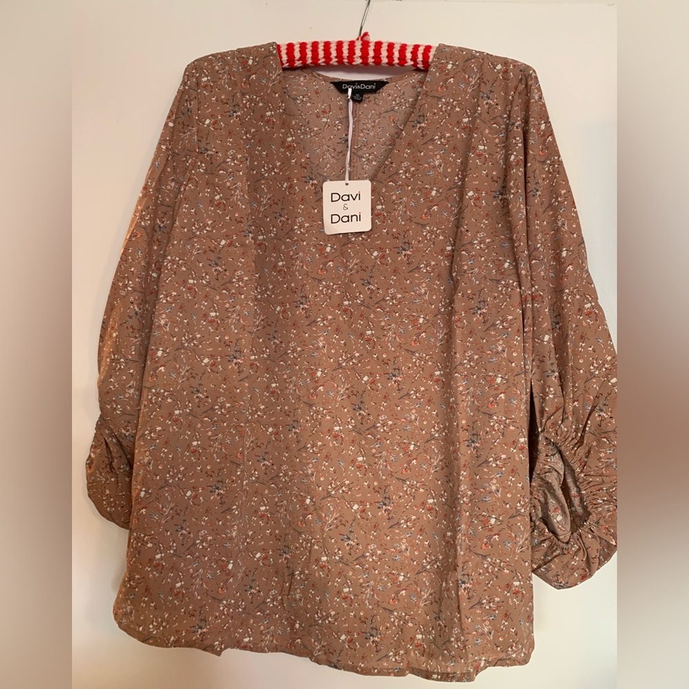 NWT cute floral blouse